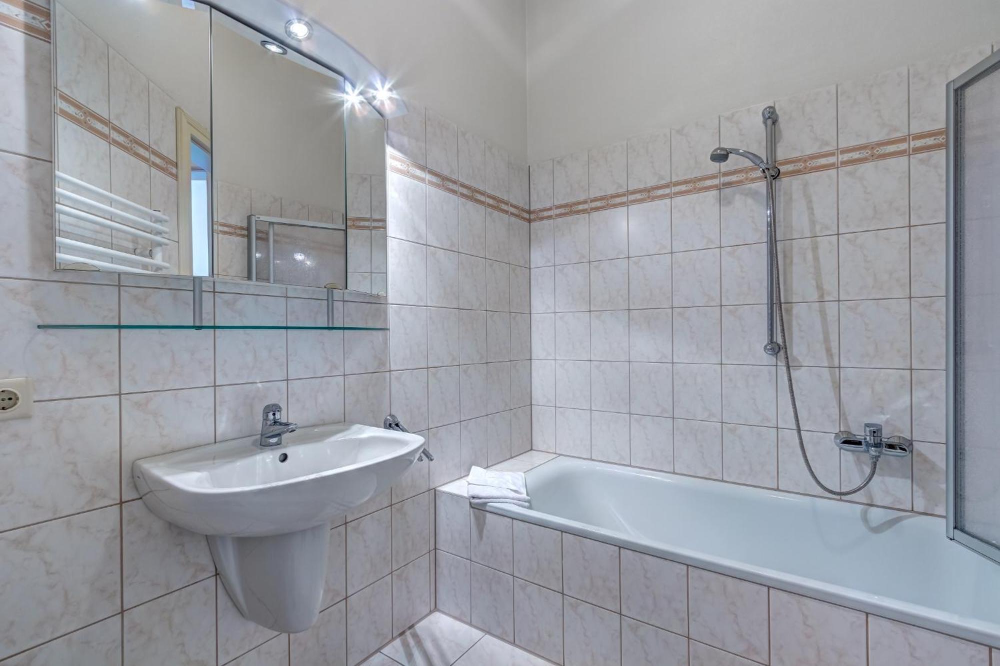 Villa Ahlbeck - Ferienwohnung Kuehlungsborn Heringsdorf  Exteriör bild